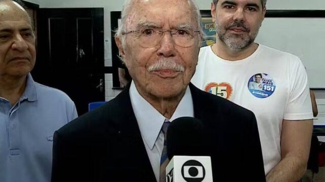 Sarney vota em São Luís e diz estar “comovido” com a festa democrática no Maranhão