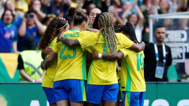 Seleção feminina vence a Argentina por 3 a 1 no Beira-Rio em amistoso de preparação para a Copa do Mundo
