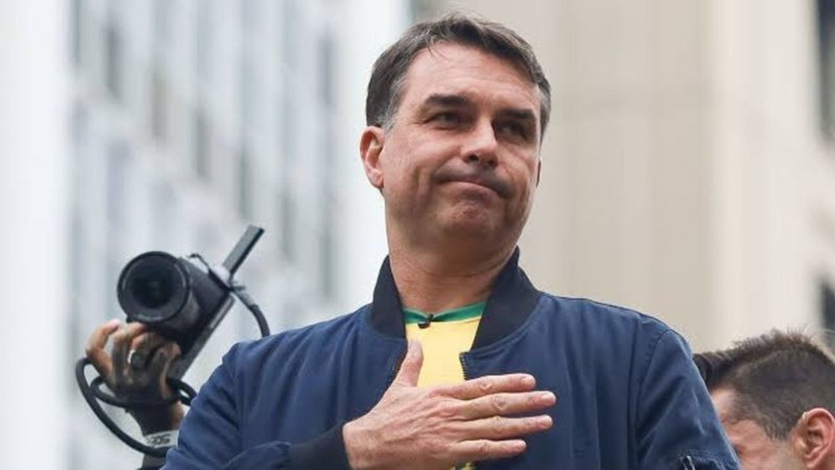 Tarcísio, Derrite e Nikolas Ferreira são confirmados em comício de Flávio Bolsonaro no Farol da Barra