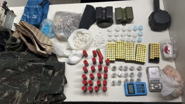TIROTEIO: suspeitos atiram contra PM e fogem, deixando drogas e munições no Calabar, em Salvador