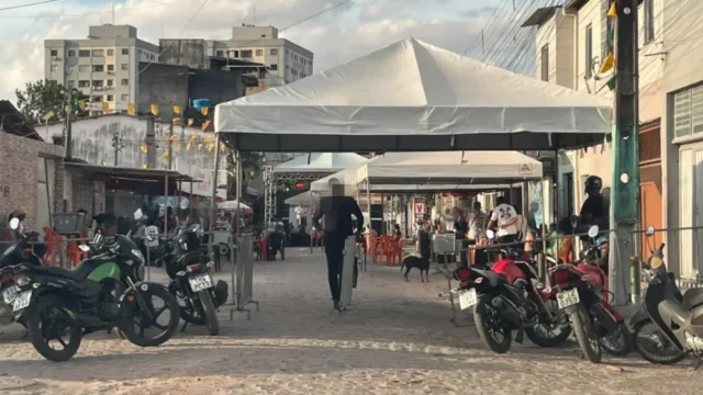 TIROTEIO: Três pessoas são baleadas durante festa de rua no bairro Caseb, em Feira de Santana