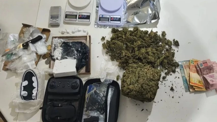 TRÁFICO: Jovem de 19 anos é preso com maconha, cocaína e drone em Caetité