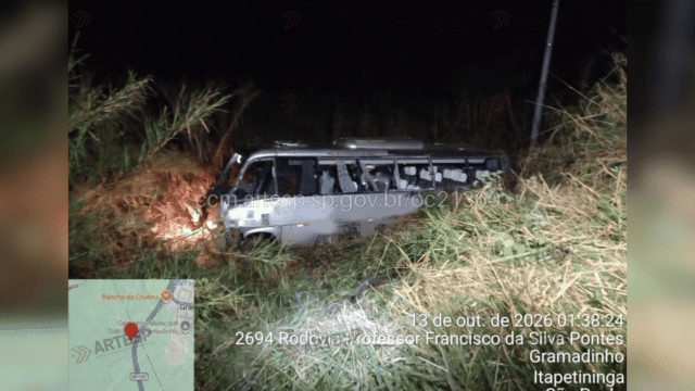 TRAGÉDIA: Micro-ônibus capota em rodovia de Itapetininga (SP) e deixa três mortos e 14 feridos