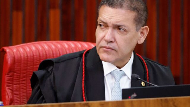 TSE: Kassio reúne campanhas de Flávio e Lula após decisões conflitantes sobre canal de Janones no WhatsApp