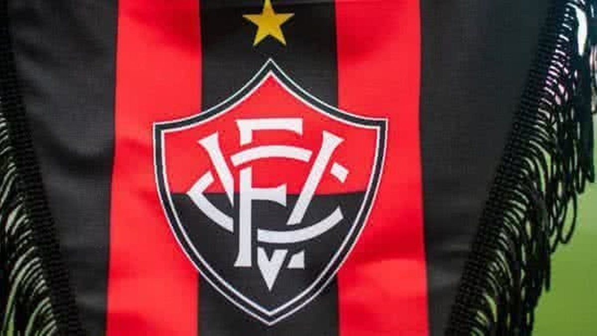 Vitória confirma desfalques e Cacá suspenso para o duelo contra o Corinthians; Fabiano é operado