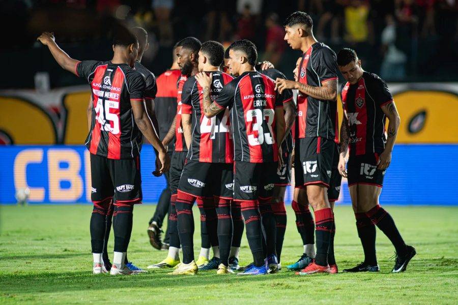 Vitória encara o Corinthians na Neo Química Arena em duelo direto contra o rebaixamento