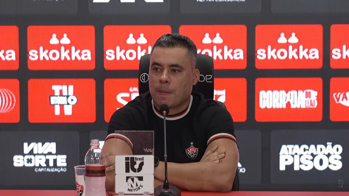 VITÓRIA: Jair Ventura reclama da arbitragem e promete representação na CBF após derrota para o São Paulo