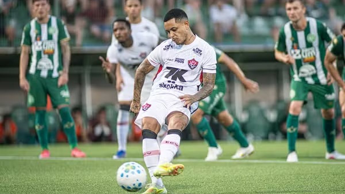 Vitória recebe a Chapecoense no Barradão, nesta quarta, em jogo para se afastar do Z-4 do Brasileirão